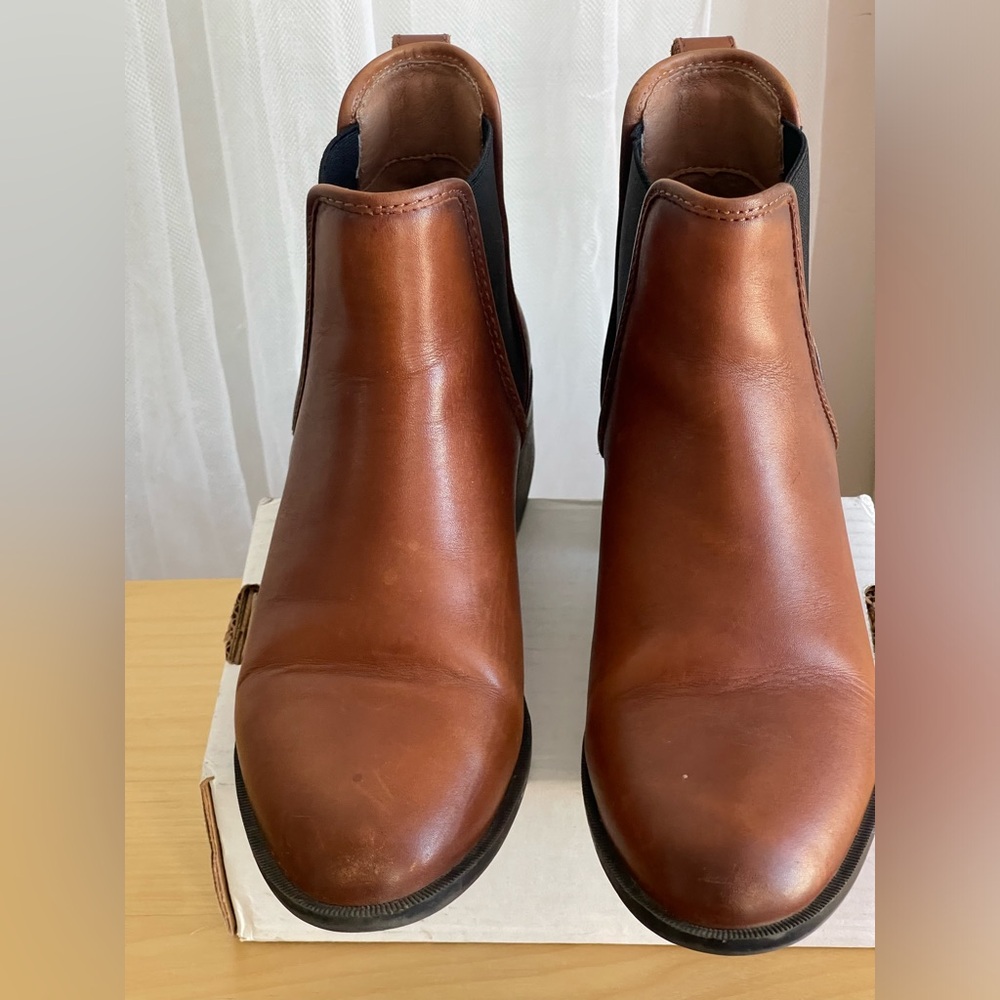 Steve Madden Tan Leather Chelsea Boots